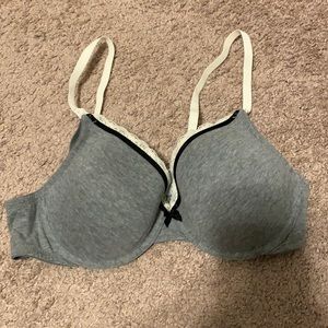 Motherhood maternity nursing bra. 34 B  bin c c36